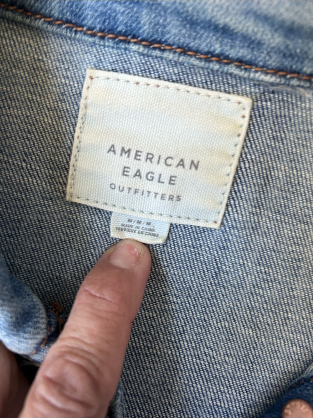 American Eagle Outfitter Denim Jean Jacket with Red Stars on sleeves size M - Picture 6 of 7